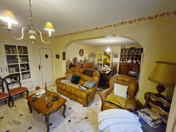 Ensemble de 2 MAISONS MITOYENNES sur SOUS-SOL sur TERRAIN de 4207m²