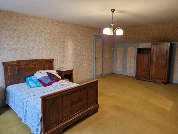 Ensemble de 2 MAISONS MITOYENNES sur SOUS-SOL sur TERRAIN de 4207m²