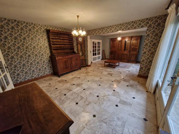 Ensemble de 2 MAISONS MITOYENNES sur SOUS-SOL sur TERRAIN de 4207m²