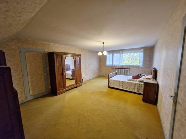 Ensemble de 2 MAISONS MITOYENNES sur SOUS-SOL sur TERRAIN de 4207m²