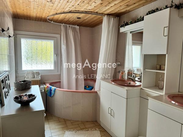 Maison à TORCE-VIVIERS-EN-CHARNIE, 53270 - 6 pièces 179m²