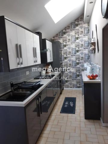 Maison à TORCE-VIVIERS-EN-CHARNIE, 53270 - 6 pièces 179m²