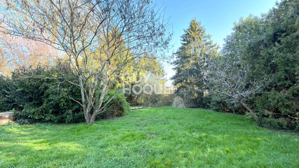Charme et nature à Ezy-sur-Eure : Maison avec grand terrain arboré