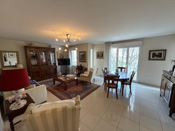 Bel appartement 88 m² avec deux suites et climatisation + parking