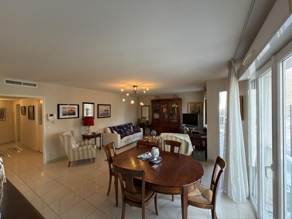 Bel appartement 88 m² avec deux suites et climatisation + parking