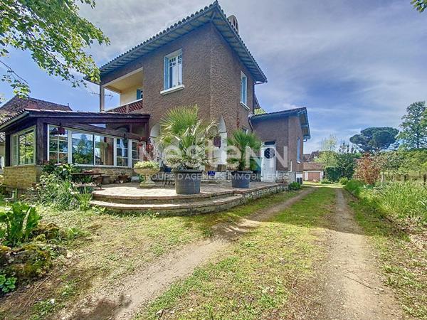 Maison d'architecte à vendre Vayrac 3 chambres, Cuisine aménagée et équipée, Véranda, Climatisation, double garage, Terrain arboré 900m2