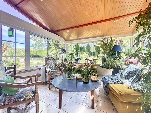 Maison d'architecte à vendre Vayrac 3 chambres, Cuisine aménagée et équipée, Véranda, Climatisation, double garage, Terrain arboré 900m2