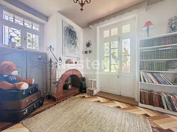 Maison d'architecte à vendre Vayrac 3 chambres, Cuisine aménagée et équipée, Véranda, Climatisation, double garage, Terrain arboré 900m2