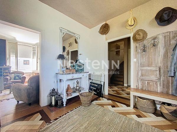 Maison d'architecte à vendre Vayrac 3 chambres, Cuisine aménagée et équipée, Véranda, Climatisation, double garage, Terrain arboré 900m2