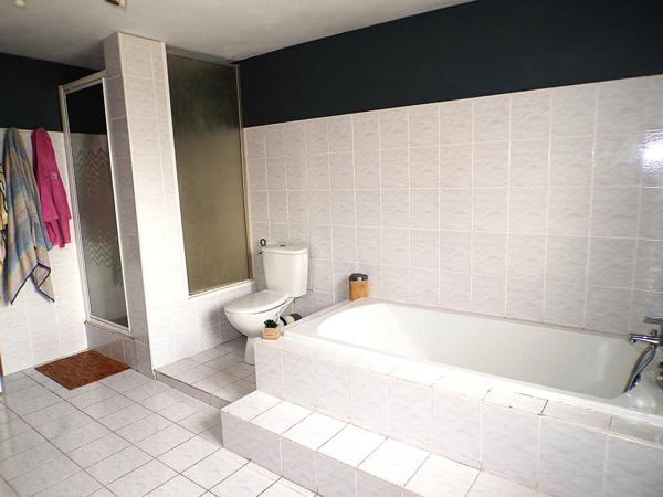 Grande Maison Familiale 138m² avec Jardin et Piscine à Fendeille