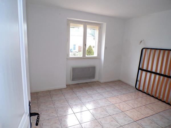 Grande Maison Familiale 138m² avec Jardin et Piscine à Fendeille