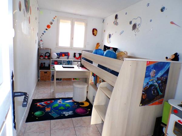 Grande Maison Familiale 138m² avec Jardin et Piscine à Fendeille