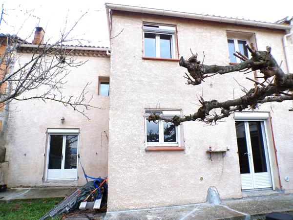 Grande Maison Familiale 138m² avec Jardin et Piscine à Fendeille