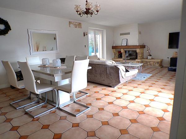 Grande Maison Familiale 138m² avec Jardin et Piscine à Fendeille