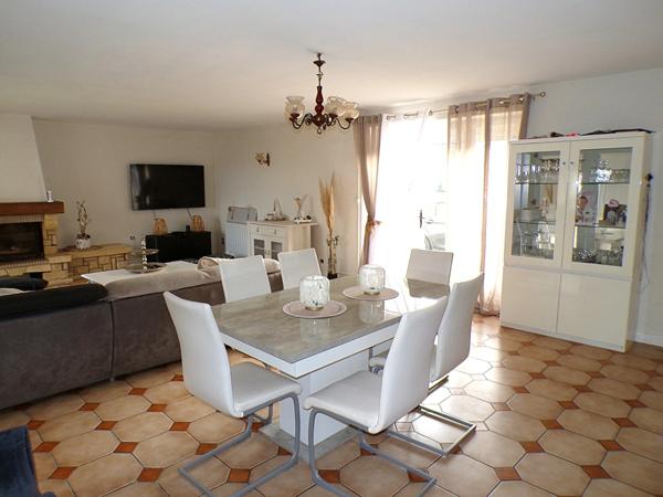 Grande Maison Familiale 138m² avec Jardin et Piscine à Fendeille