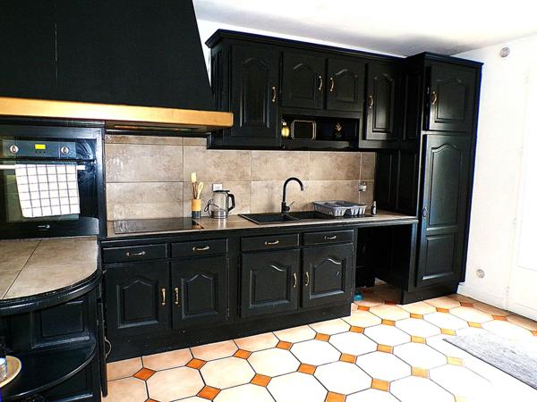 Grande Maison Familiale 138m² avec Jardin et Piscine à Fendeille