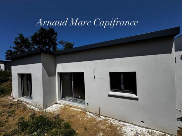 Maison de plain-pied de 102 m², livraison prévue en octobre 2025.