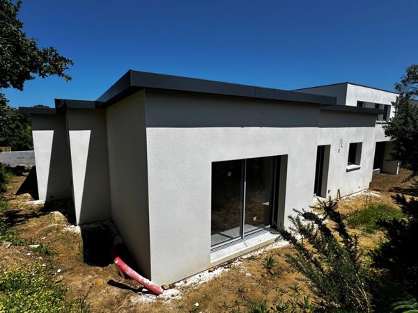 Maison de plain-pied de 102 m², livraison prévue en octobre 2025.