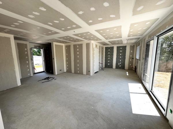 Maison de plain-pied de 102 m², livraison prévue en octobre 2025.