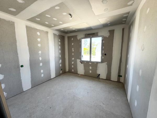 Maison de plain-pied de 102 m², livraison prévue en octobre 2025.