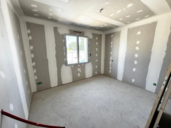 Maison de plain-pied de 102 m², livraison prévue en octobre 2025.