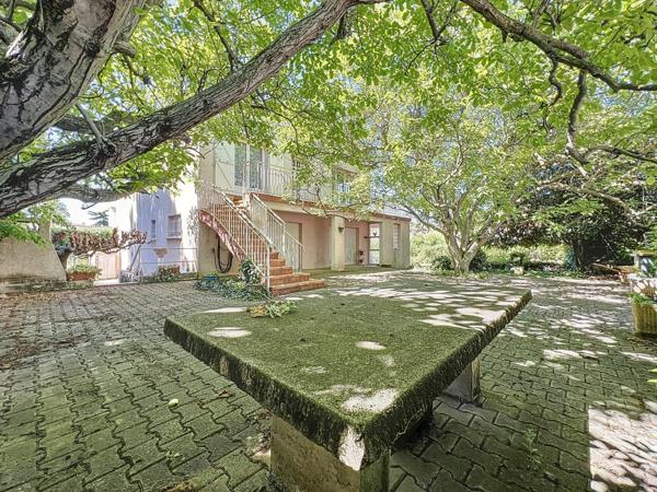 Maison à vendre JUVIGNAC (34) 6 pièces - 169 m2 - Divisée en 2 appartements et 1 garage - Terrain avec piscine de 1298 m2