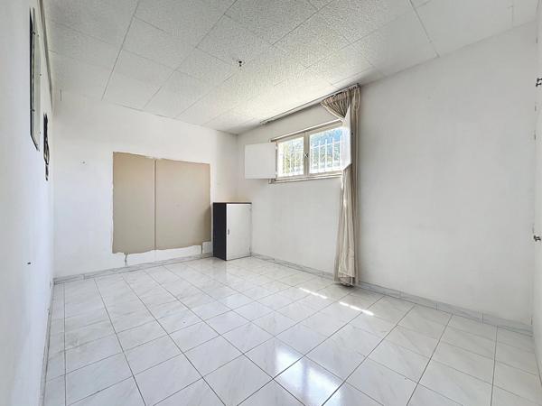 Maison à vendre JUVIGNAC (34) 6 pièces - 169 m2 - Divisée en 2 appartements et 1 garage - Terrain avec piscine de 1298 m2