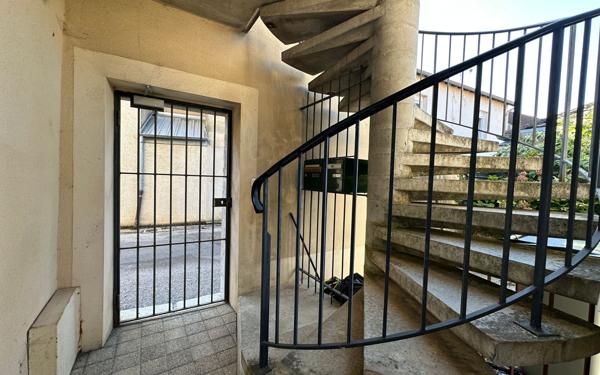 Maison à vendre    6 pièces • 180 m2 Chaussin