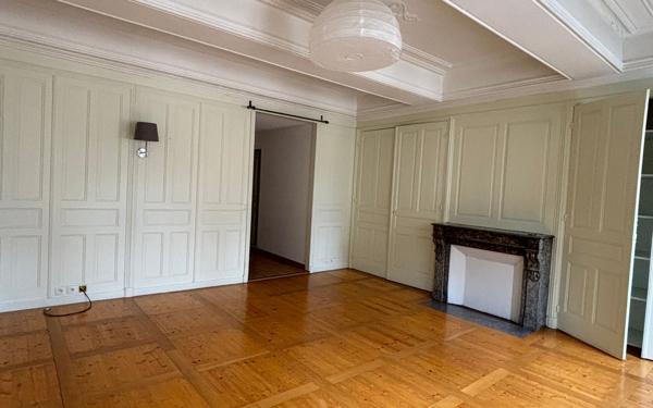 Maison à vendre    6 pièces • 180 m2 Chaussin