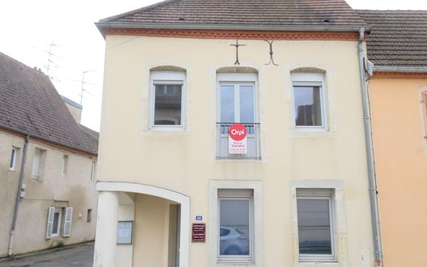 Maison à vendre    6 pièces • 180 m2 Chaussin