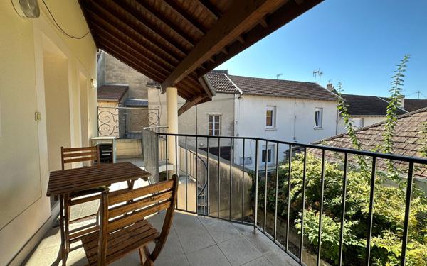 Maison à vendre    6 pièces • 180 m2 Chaussin