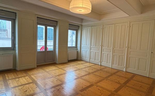 Maison à vendre    6 pièces • 180 m2 Chaussin