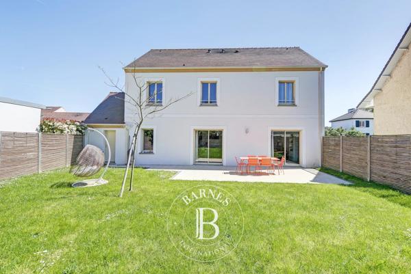 Fontenay-le-Fleury, Maison 7 Chambres -  173 m² à vendre
