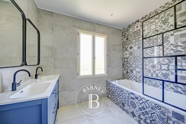 Fontenay-le-Fleury, Maison 7 Chambres -  173 m² à vendre