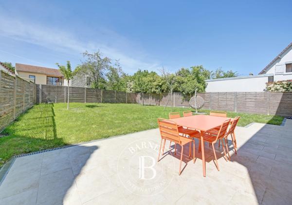 Fontenay-le-Fleury, Maison 7 Chambres -  173 m² à vendre