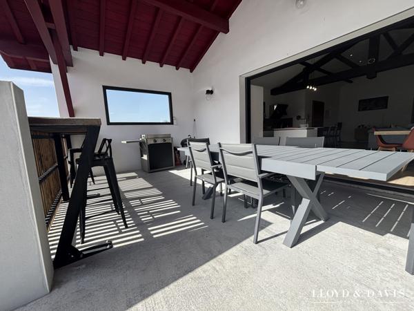 EXCLUSIVITÉ! MAISON AVEC VUE ET PISCINE