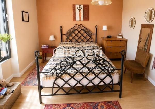 Superbe maison en pierres rénovée dans la jolie bastide de BELVES