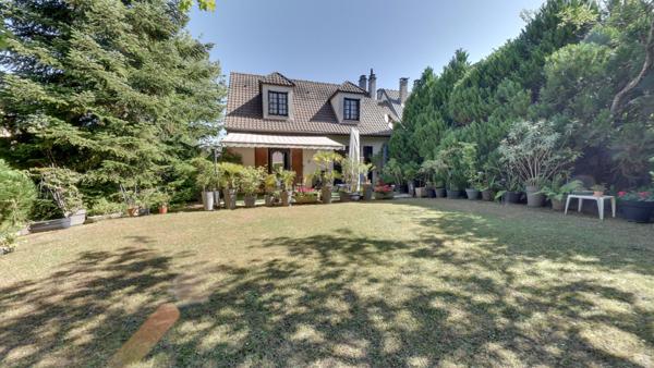 SANTENY - PAVILLON FAMILIAL AU CALME !