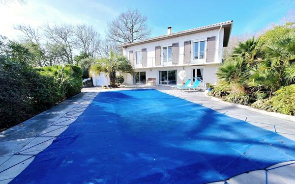 Maison à vendre    6 pièces • 175 m2 Royan