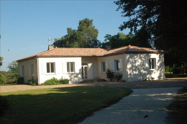 Maison à louer |  LE TAILLAN MEDOC |  5 pièces | 143 m²