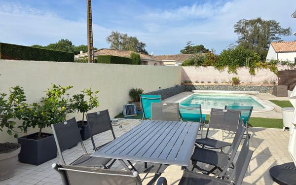 Maison à vendre    4 pièces •  Saint-Augustin