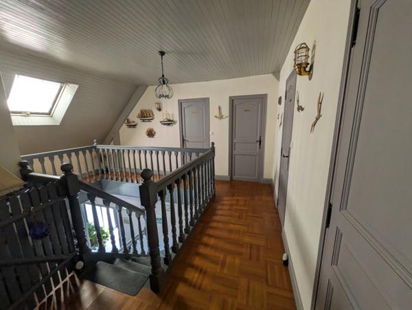 GUERN JOLIE MAISON DE 170M² AVEC VIE DE PLAIN PIED 7 PIECES GARAGE ET ATELIER PARCELLE DE 5150M² ENVIRON