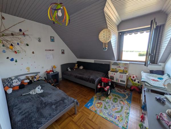 GUERN JOLIE MAISON DE 170M² AVEC VIE DE PLAIN PIED 7 PIECES GARAGE ET ATELIER PARCELLE DE 5150M² ENVIRON