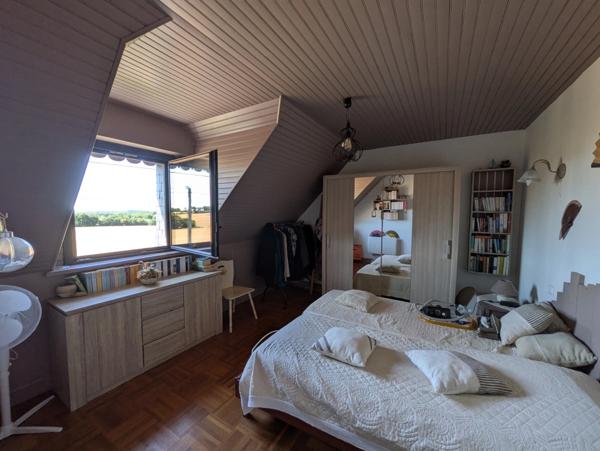 GUERN JOLIE MAISON DE 170M² AVEC VIE DE PLAIN PIED 7 PIECES GARAGE ET ATELIER PARCELLE DE 5150M² ENVIRON