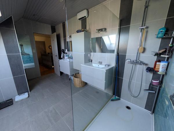 GUERN JOLIE MAISON DE 170M² AVEC VIE DE PLAIN PIED 7 PIECES GARAGE ET ATELIER PARCELLE DE 5150M² ENVIRON