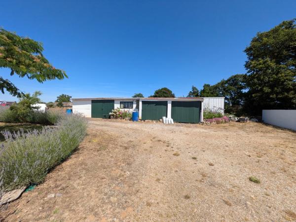 GUERN JOLIE MAISON DE 170M² AVEC VIE DE PLAIN PIED 7 PIECES GARAGE ET ATELIER PARCELLE DE 5150M² ENVIRON