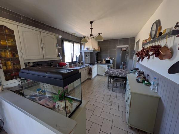 GUERN JOLIE MAISON DE 170M² AVEC VIE DE PLAIN PIED 7 PIECES GARAGE ET ATELIER PARCELLE DE 5150M² ENVIRON