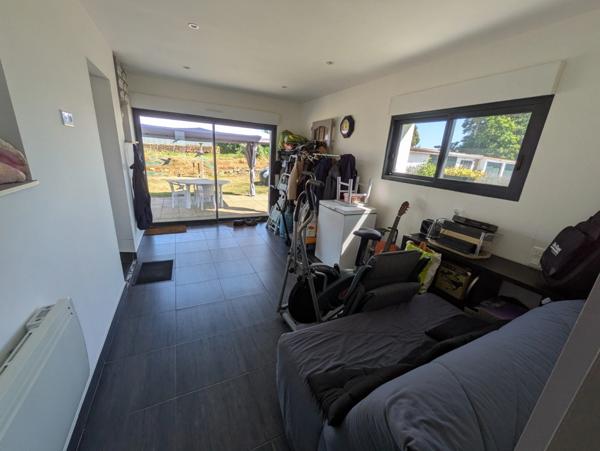 GUERN JOLIE MAISON DE 170M² AVEC VIE DE PLAIN PIED 7 PIECES GARAGE ET ATELIER PARCELLE DE 5150M² ENVIRON