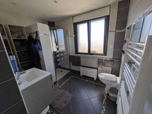 GUERN JOLIE MAISON DE 170M² AVEC VIE DE PLAIN PIED 7 PIECES GARAGE ET ATELIER PARCELLE DE 5150M² ENVIRON