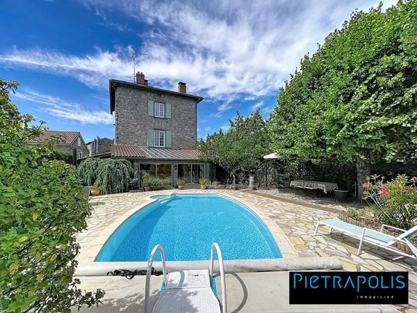 Belle Maison de 210 m2 : 5 chambres, piscine et dépendance, terrain de 1400 m2 - Soucieu-en-Jarrest